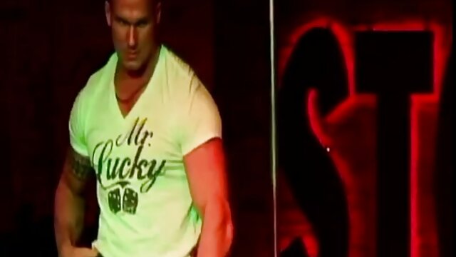 ショートドレスと白いお風呂で大きな巨乳 セックス 動画 女性 向け
