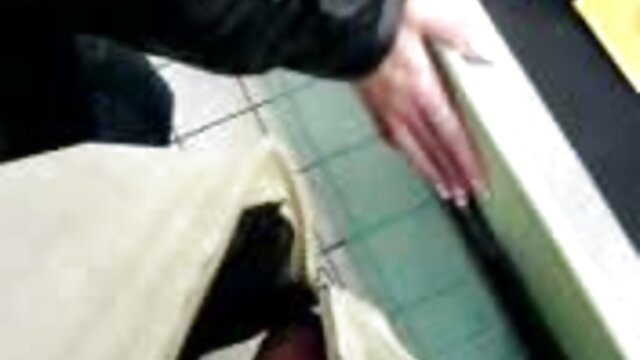 April O Neilは彼女のボーイフレンドを誘惑して彼女の猫を舐めさせ、彼を舐めさせる 女 用 av 無料