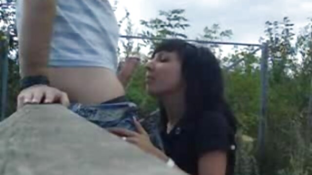 女の子に縞セーターライン柄帽子レズビアンとラズベリーディルド 女性 向け エッチ 動画